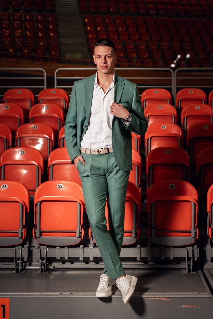 Абитуриентски костюми 2026